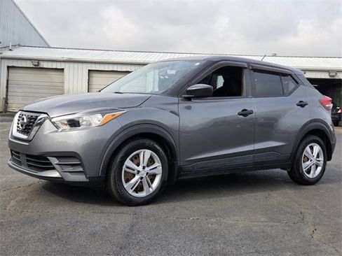Certified 2020 Nissan Kicks S image 4