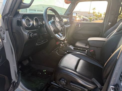 Used 2021 Jeep Wrangler Unlimited Rubicon w/ Dual Top Group AWD/4WD image 12