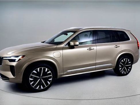 New 2026 Volvo XC90 T8 Plus w/ Protection Package Premier AWD/4WD image 3