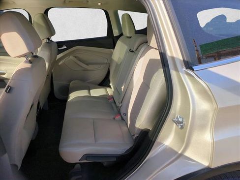 Used 2017 Ford Escape SE w/ Equipment Group 201A image 19