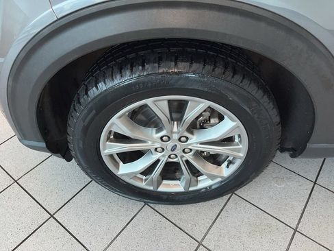 Used 2022 Ford Explorer Limited AWD/4WD image 5