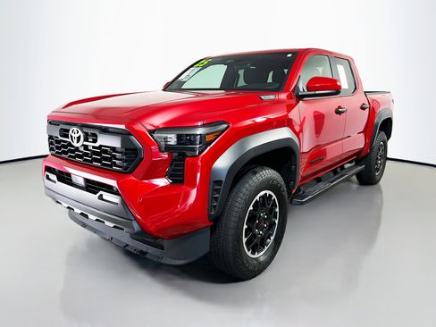 Used 2025 Toyota Tacoma TRD Off-Road AWD/4WD image 9