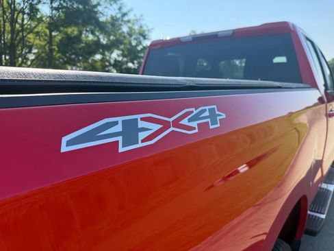 Used 2023 Chevrolet Silverado 1500 LT AWD/4WD image 4