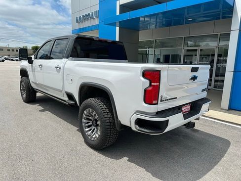 Used 2024 Chevrolet Silverado 2500 High Country w/ High Country Premium Package AWD/4WD image 2