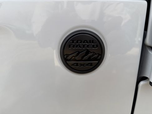 Used 2021 Jeep Gladiator Overland image 13