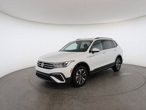 Used 2021 Volkswagen Tiguan SE R-Line image 2