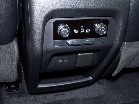 Used 2024 Chevrolet Traverse LT FWD image 24