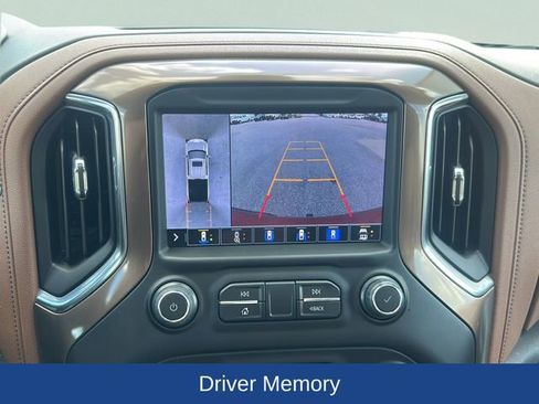 Used 2022 Chevrolet Silverado 1500 High Country w/ Technology Package image 11