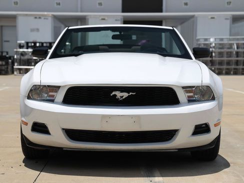 Used 2010 Ford Mustang Convertible RWD image 19