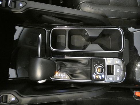 Used 2022 Kia Telluride SX image 19