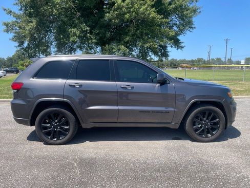 Used 2020 Jeep Grand Cherokee Altitude RWD image 8