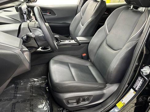 Used 2025 Toyota Prius XLE image 4
