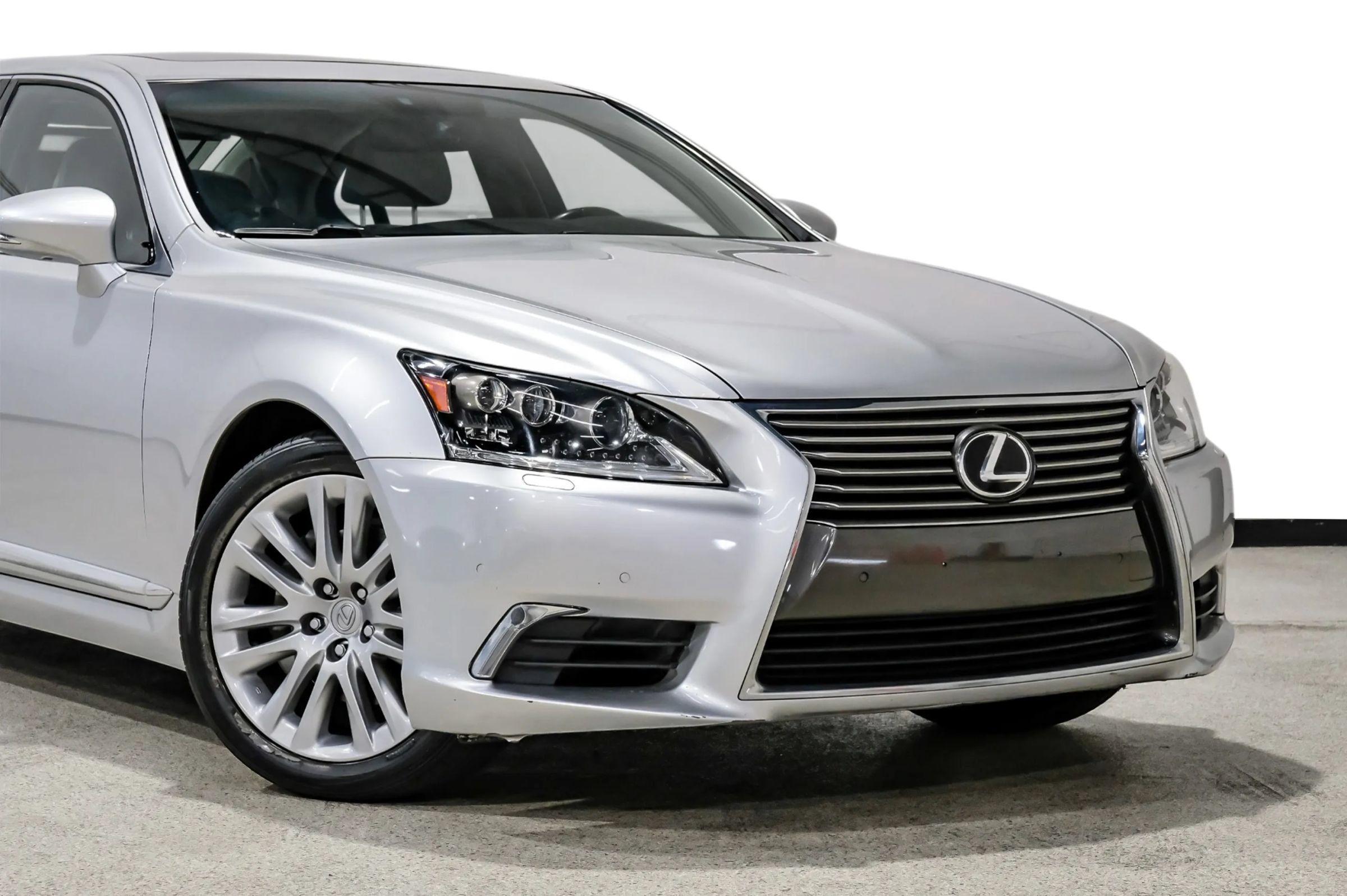 Used 2015 Lexus LS 460 L RWD image 13