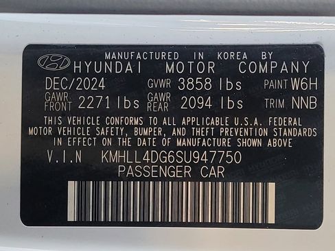 Used 2025 Hyundai Elantra SE FWD image 33