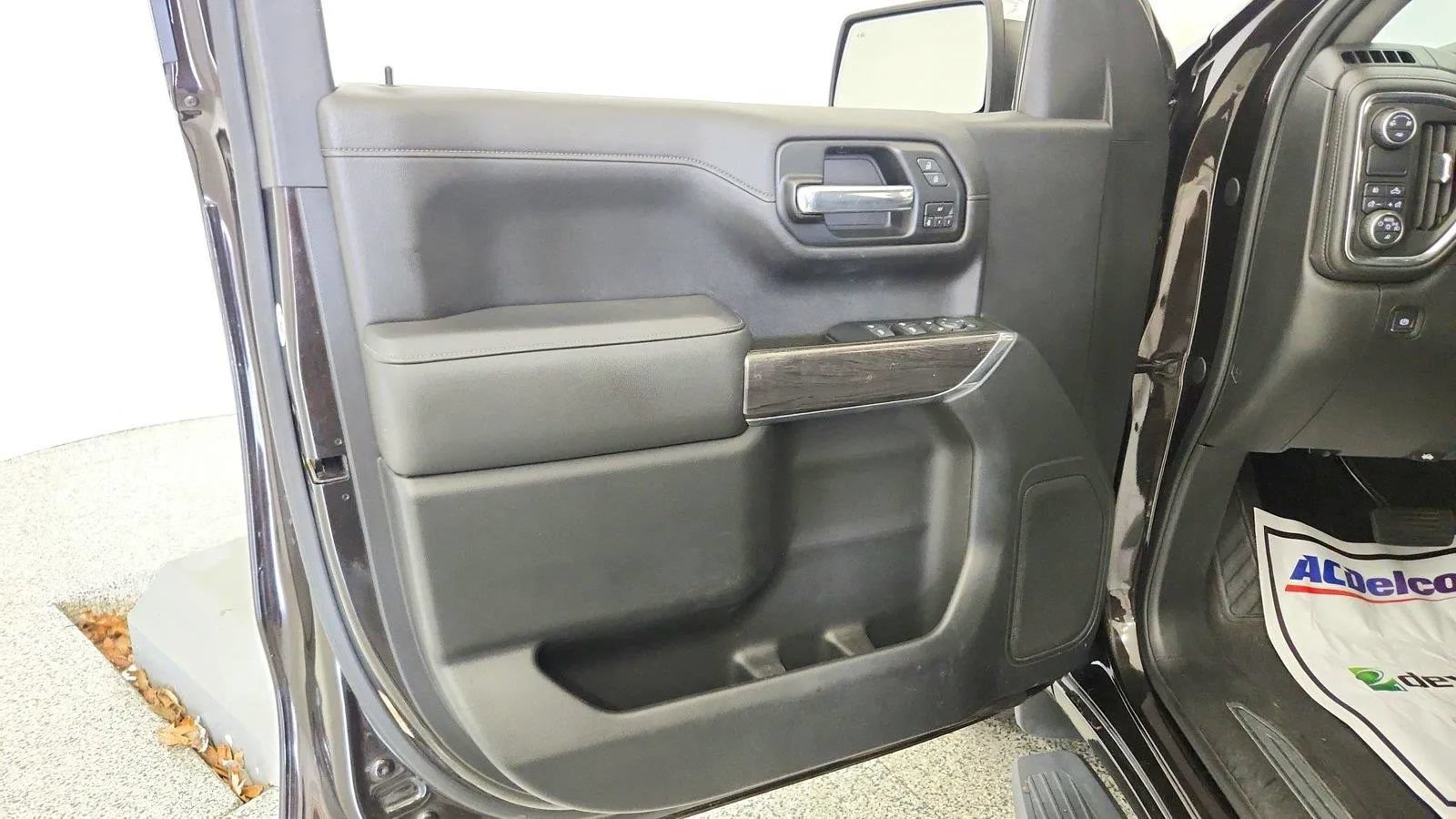 Used 2019 Chevrolet Silverado 1500 LTZ w/ LTZ Texas Edition RWD image 25