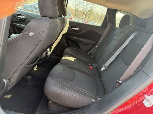 Used 2016 Jeep Cherokee Latitude w/ Safety/Convenience Group image 23