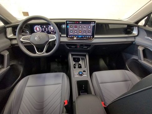 New 2026 Volkswagen Tiguan SE image 3