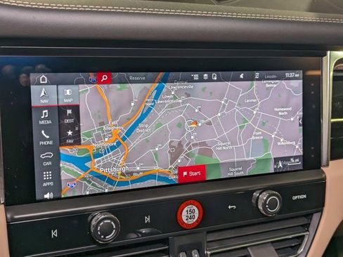 Certified 2025 Porsche Macan image 30