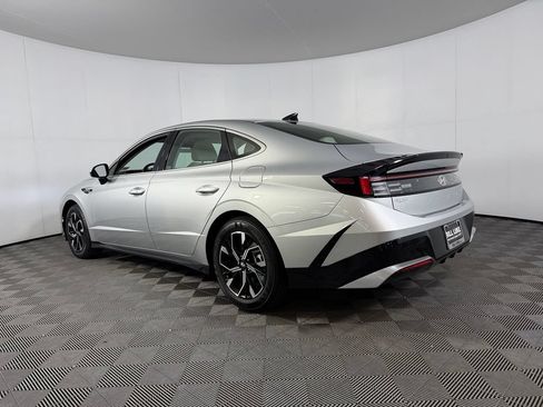 Used 2025 Hyundai Sonata SEL FWD image 8