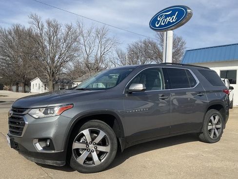 Used 2021 Chevrolet Traverse LT w/ LT Premium Package image 1
