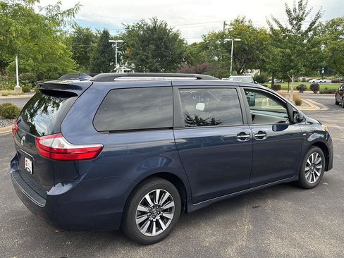 Used 2018 Toyota Sienna XLE Premium w/ Carpet Mat Package AWD/4WD image 8