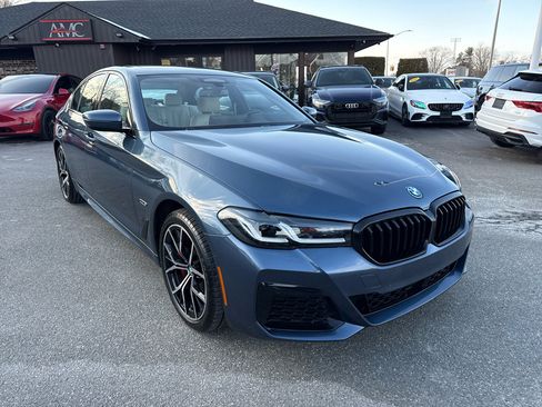 Used 2023 BMW 530e xDrive 530xe w/ Premium Package image 9