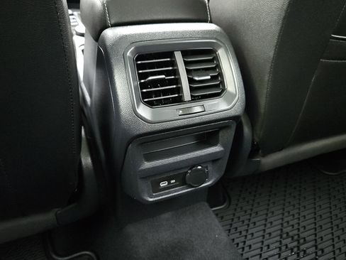 Used 2022 Volkswagen Tiguan SE image 24