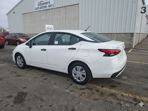 Used 2021 Nissan Versa S image 3