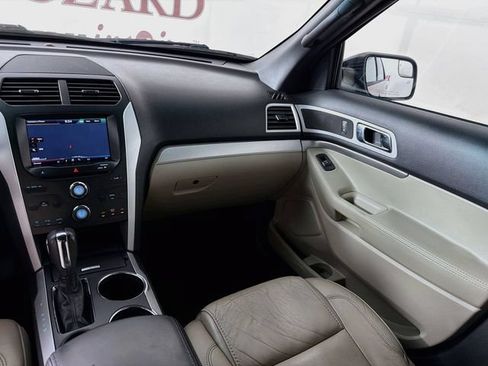 Used 2014 Ford Explorer XLT w/ Equipment Group 202A FWD image 28