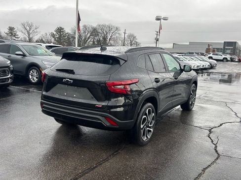 Certified 2025 Chevrolet Trax RS w/ Sunroof Package image 5