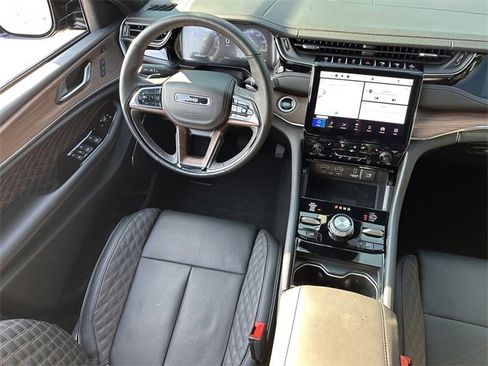Used 2025 Jeep Grand Cherokee Summit w/ Adv Protech Group IV image 17