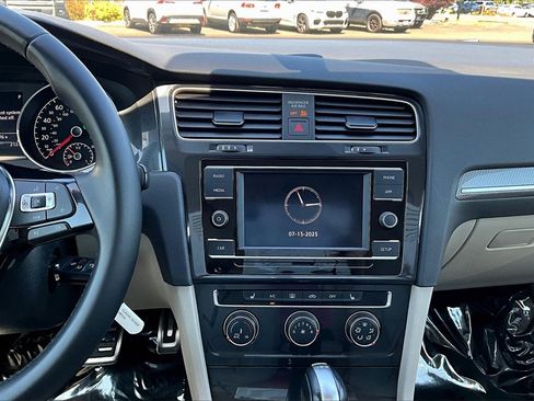 Used 2019 Volkswagen Golf Alltrack S image 8