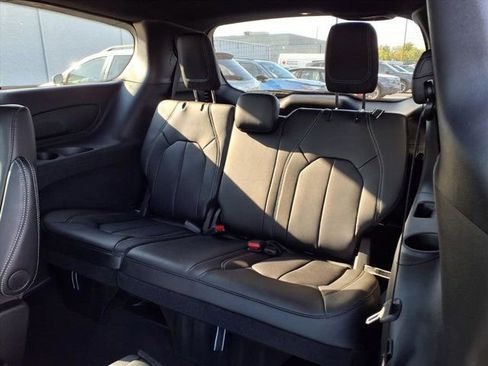New 2026 Chrysler Pacifica Select image 17