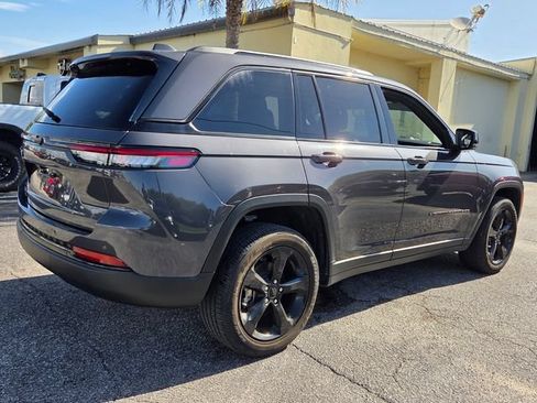 Certified 2023 Jeep Grand Cherokee Altitude AWD/4WD image 7