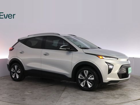 Used 2023 Chevrolet Bolt EUV LT w/ Convenience Package FWD image 14