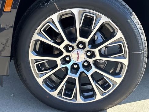 New 2026 GMC Yukon XL Denali w/ Denali Reserve Package image 30