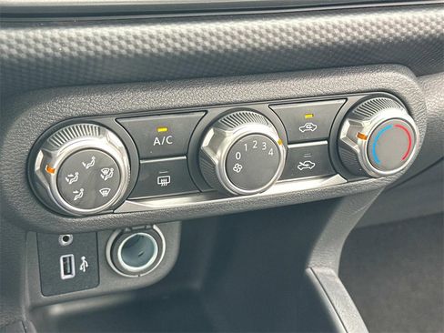 New 2025 Nissan Kicks Play S image 5