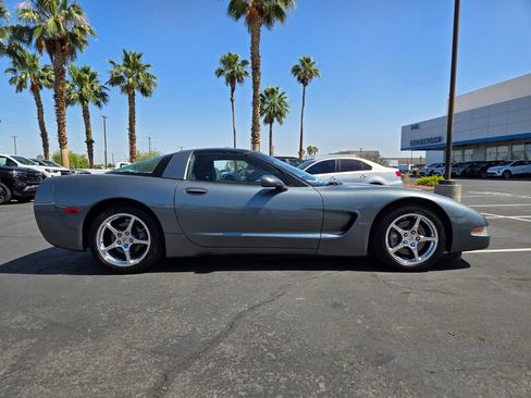Used 2004 Chevrolet Corvette Coupe w/ Roof Package RWD image 7