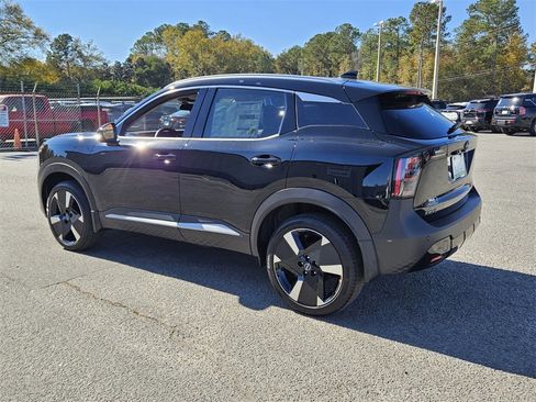 New 2026 Nissan Kicks SR image 7