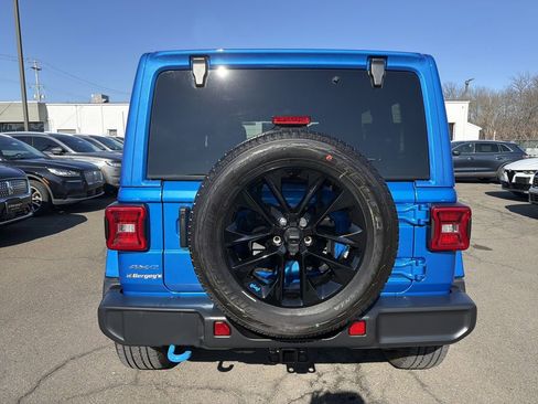 Used 2023 Jeep Wrangler Unlimited Sahara w/ Cold Weather Group AWD/4WD image 4