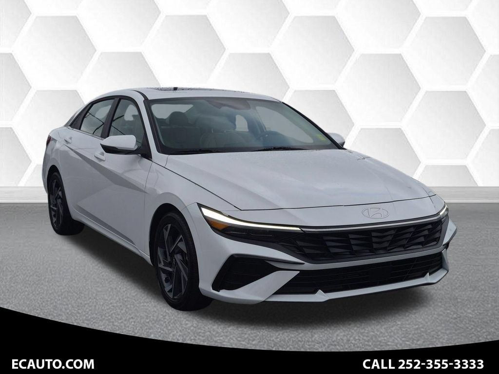 Used 2025 Hyundai Elantra Limited FWD image 1