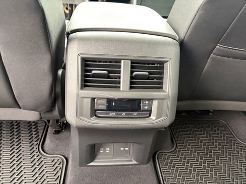 Used 2023 Volkswagen Atlas SEL R-Line AWD/4WD image 32