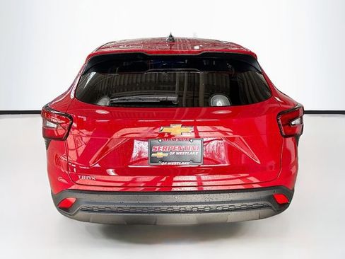 New 2026 Chevrolet Trax LS w/ LS Convenience Package FWD image 7