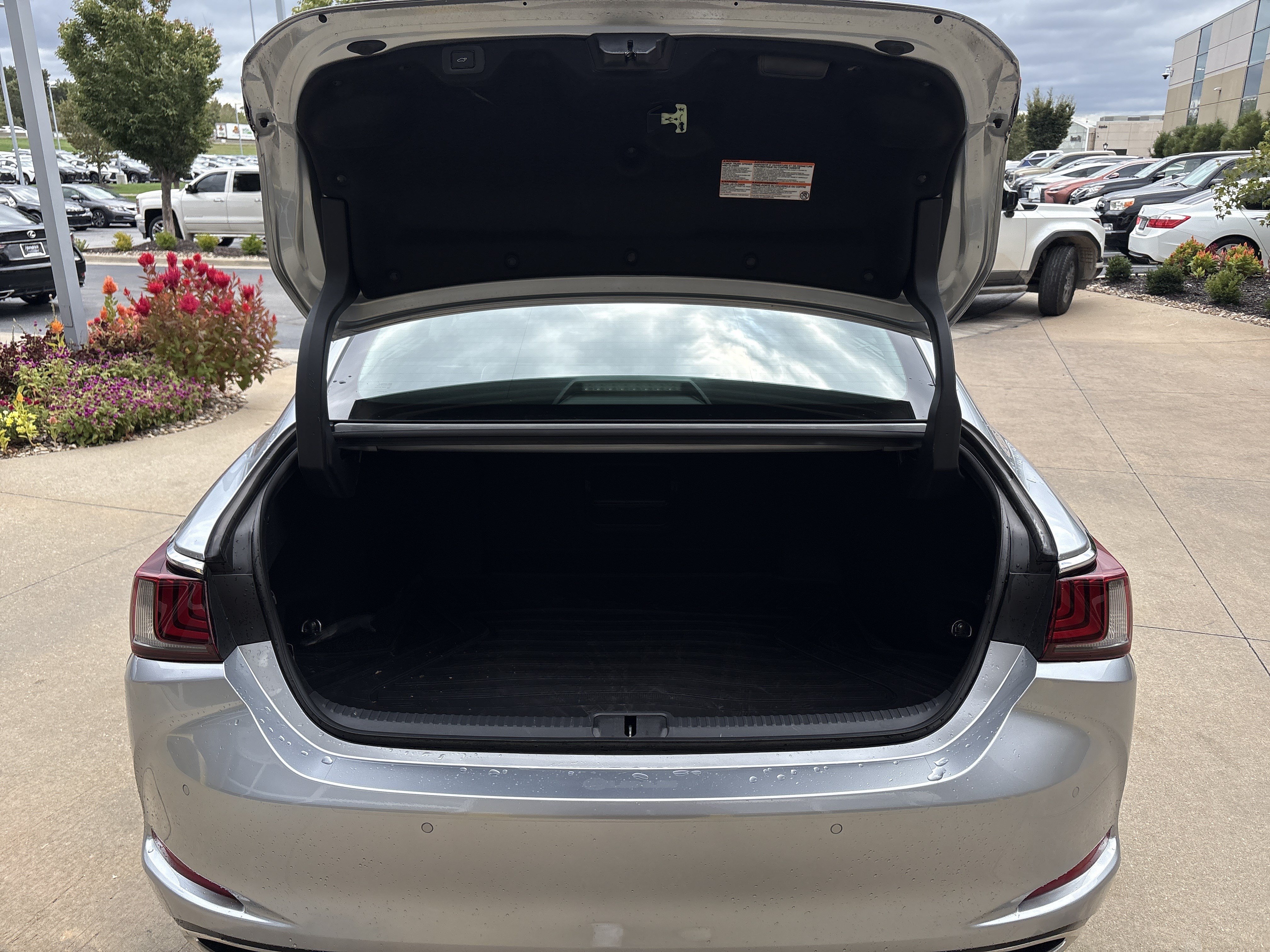 Used 2025 Lexus ES 350 Ultra Luxury w/ Accessory Package (Z2) FWD image 32