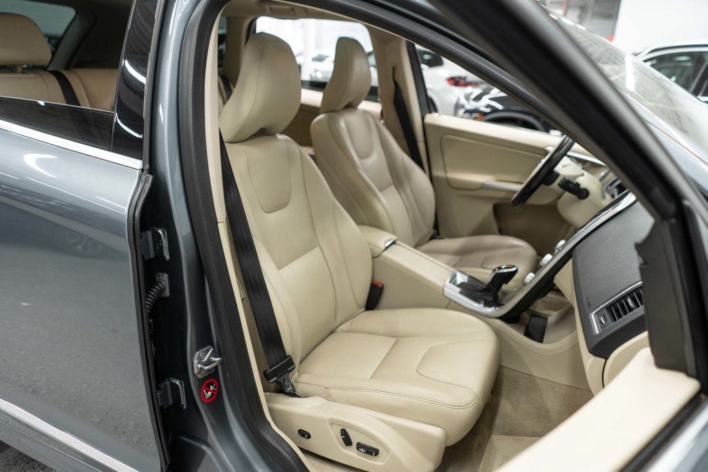 Used 2016 Volvo XC60 T5 Premier w/ Proximity Package FWD image 10
