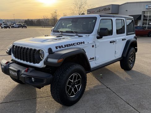 Used 2024 Jeep Wrangler Unlimited Rubicon image 2