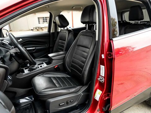 Used 2017 Ford Escape Titanium image 30