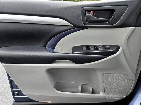 Used 2019 Toyota Highlander Plus image 28