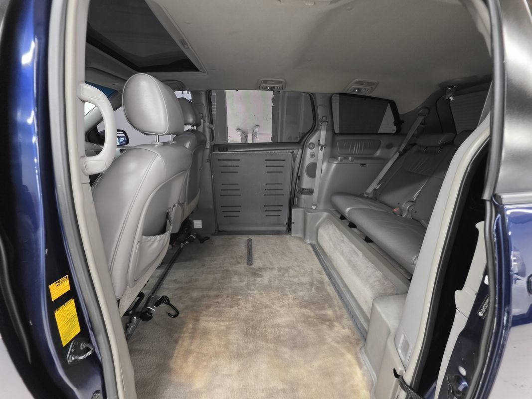 Used 2007 Toyota Sienna XLE FWD image 8