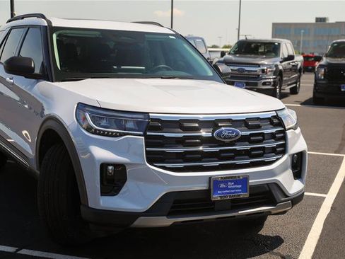 Certified 2025 Ford Explorer Active w/ Active Comfort Package AWD/4WD image 4